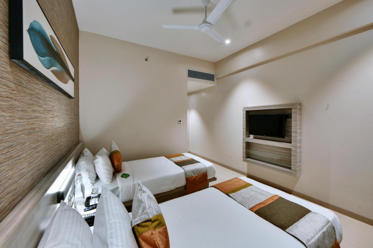 Click Hotel Pithampur Mhow Luaran gambar